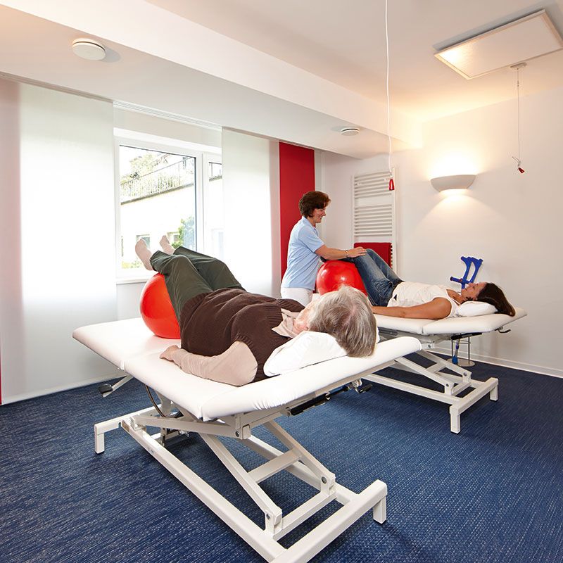 Die hellen und freundlichen Räume der physiotherapeutischen Abteilung unterstützen durch die moderne Ausstattung und das angenehme Raumklima Ihre persönliche Therapie.